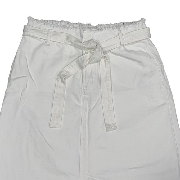 GAP Optic White Belted A-Line Raw Hem Jean Skirt Size 28R - Picture 2 of 9